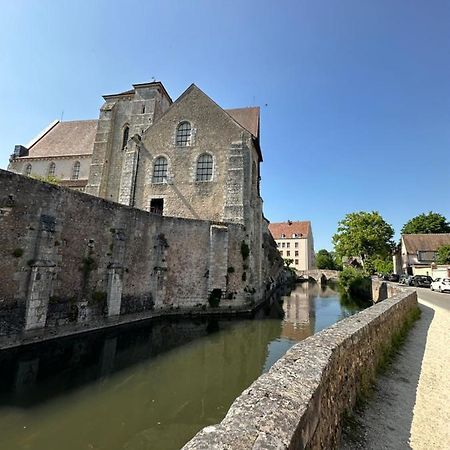 Appartement Bords De L'Eure Charmant Studio Chartres Exteriér fotografie
