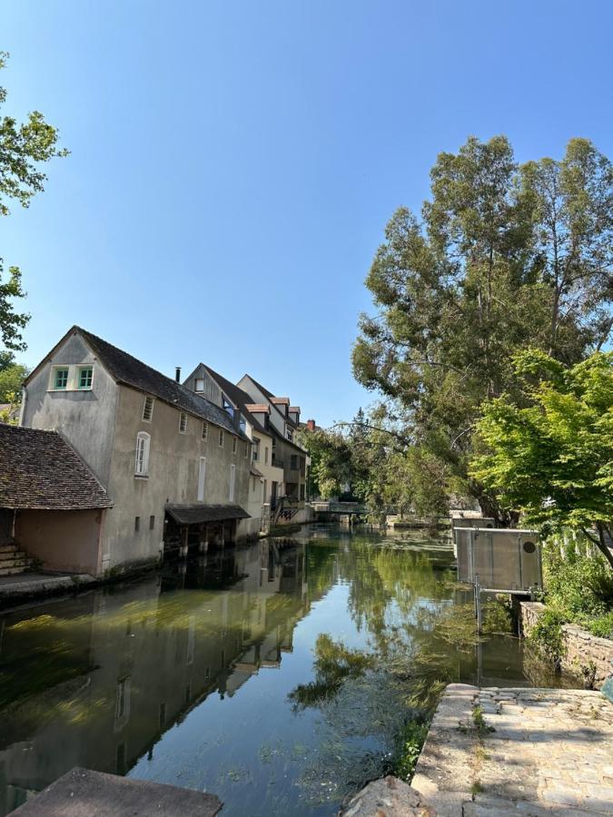 Appartement Bords De L'Eure Charmant Studio Chartres Exteriér fotografie